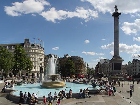 Dominantou Trafalgar Square je Nelsonův sloup