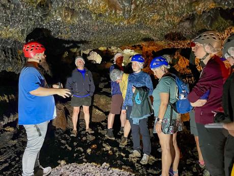 Prohlídka sopečné jeskyně Gruta do Carvão je nevšedním zážitkem