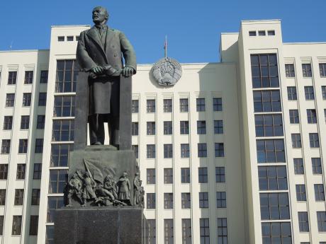 Budova běloruského parlamentu na Říjnovém náměstí v centru Minsku