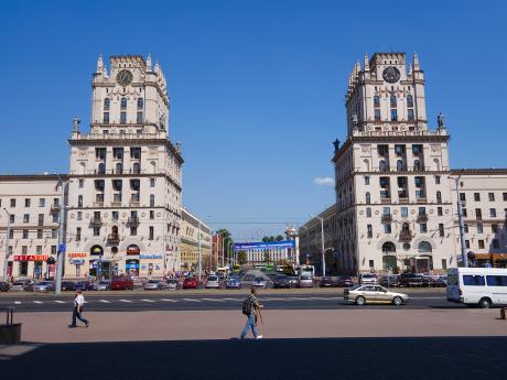 Ukázkou sovětské architektury v Minsku jsou Stalinovy mrakodrapy