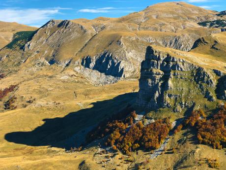 Krasové pohoří Lebršnik je rájem pro milovníky geologie