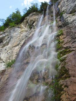 Vodopád Skakavac ve vápencovém pohoří Bukovik