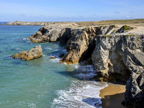 Dramaticky krásné pobřeží poloostrova Quiberon