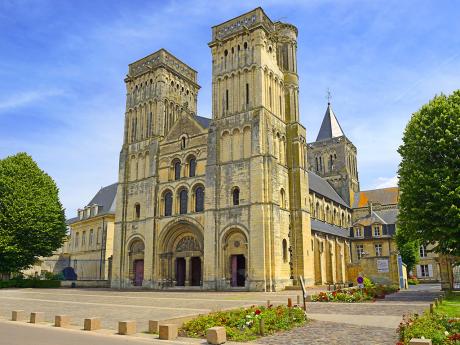 Kostel sv. Trojice ženského opatství (Abbaye aux Dames) v Caen