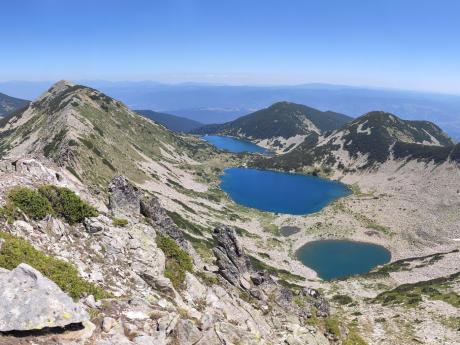 Tři z devíti ledovcových Kremenských jezer v NP Pirin