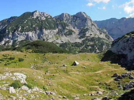 Pohoří Durmitor cestou od jeskyně Ledena Pečina