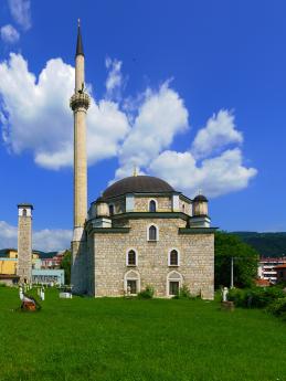 Interiér mešity Husseina Paši ve městě Pljevlja