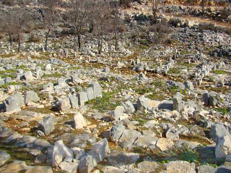 V pohoří Velebit najdeme pohřebiště mirila neboli hroby duší