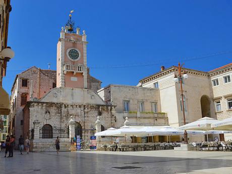 Historické jádro Zadaru vybízí k příjemnému posezení