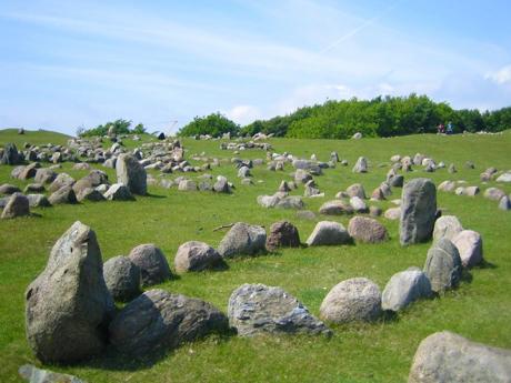 Významné vikinské pohřebiště Lindholm Høje