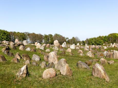 Lindholm Høje ukrývá téměř 700 hrobů