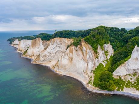 Útesy Møns Klint na východním pobřeží Dánska