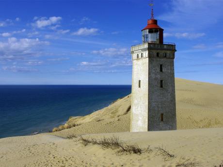 Část majáku Rubjerg Knude je zasypána písečnými dunami