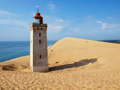 Část majáku Rubjerg Knude je zasypána písečnými dunami