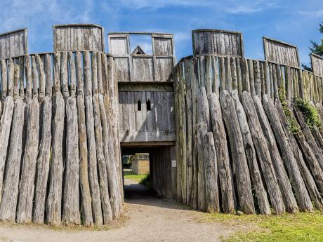 Pevnost Trelleborg je jednou ze čtyř zachovaných vikinských pevností v Dánsku