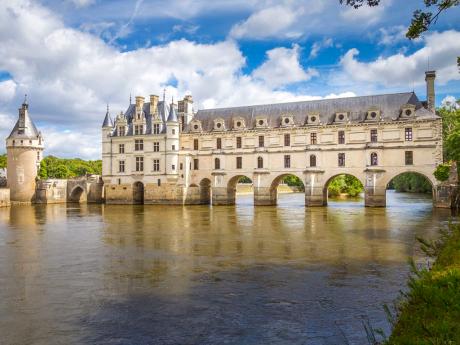 Typické mostní oblouky zámku Chenonceau