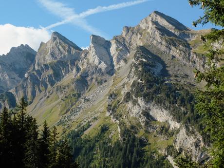 Hlavní hřeben masivu Aravis je více než 30 km dlouhý