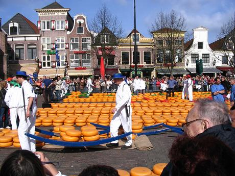 Sýrový trh v Alkmaaru je vyhledávaný jak turisty, tak místními