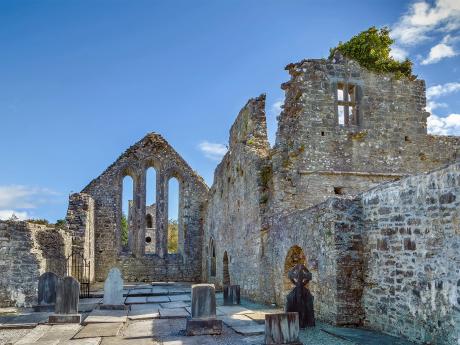 Augustiniánské opatství Cong Abbey pochází z 12. století