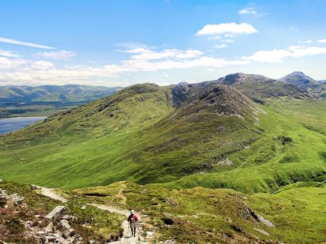 Pohled na horský masiv v NP Connemara