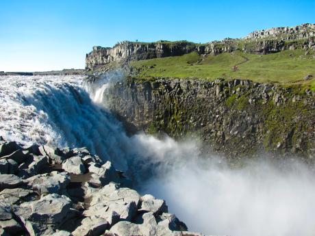 Vodopád Detifoss padá z výšky 44 m