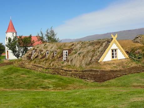 Domek částečně zapuštěný do země ve skanzenu Glaumbær