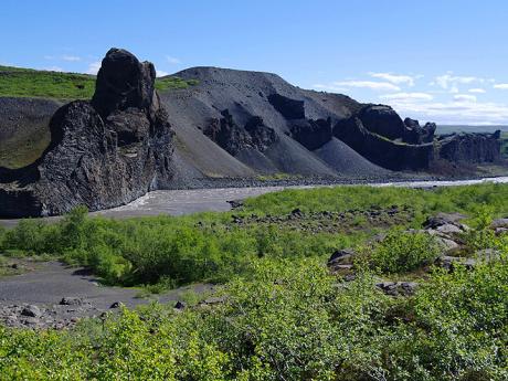Skály Hljóðaklettar v národním parku Jökulsárgljúfur