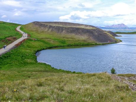 Pseudokráter na břehu jezera Mývatn nedaleko obce Skútustaðir