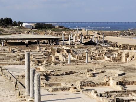 Pozůstatky starověkého města Caesarea