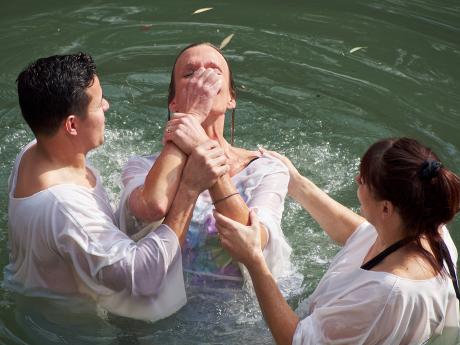 Křtění v řece Jordán (Jardenit)