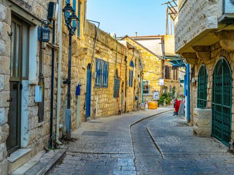 Jedna z dlážděných křivolakých uliček starého Safedu
