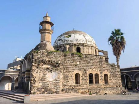 Velká mešita na západním břehu Galilejského jezera ve městě Tiberias