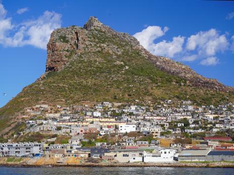Rybářský přístav Hout Bay proslul lovem tuňáků a langust