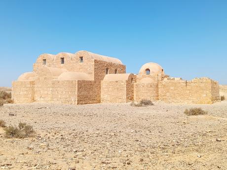 Palác Qusejr Amra je považován za nejzajímavější z pouštních "hradů" v Jordánsku