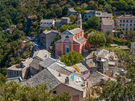 Městečko Nonza na poloostrově Cap Corse