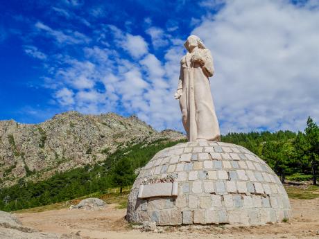 Socha Krista Krále v průsmyku Col de Vergio
