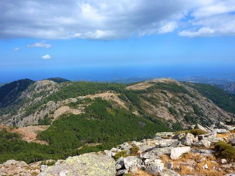 Monte Calva je vyhlídkový vrchol na jihovýchodě Korsiky