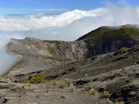 Sopka Irazú je největší aktivní sopkou Kostariky