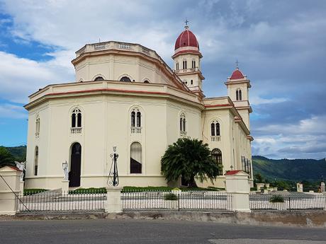 Bazilika El Cobre patří mezi nejoblíbenější poutní místa na Kubě