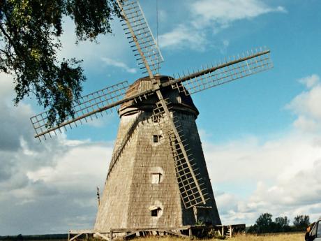 Dobový mlýn nacházející se v litevském skanzenu Rumšiškés