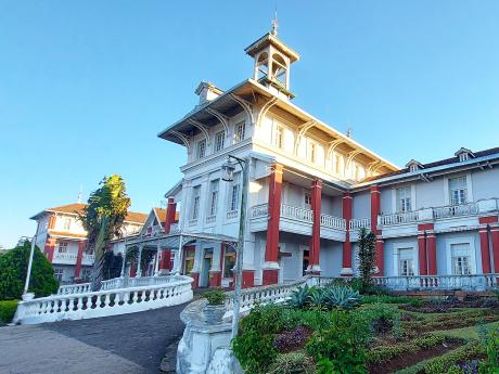 Koloniální styl hotelu des Thermes v Antsirabe