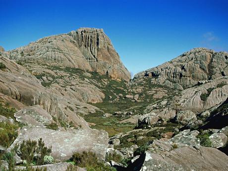 Vrchol Imarivolanitra neboli Pic Boby, druhé nejvyšší místo Madagaskaru