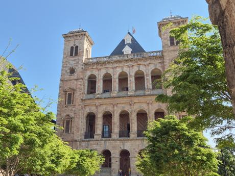 Královský hrad Rova stojí na kopci nad hlavním městem Antananarivo
