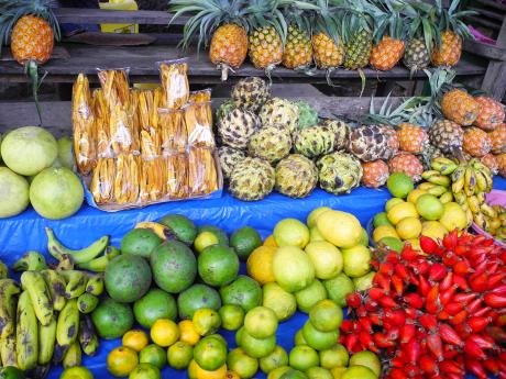 Šťavnaté ovoce na trhu v Toliaře