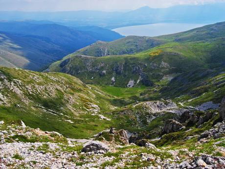NP Galičica se rozprostírá mezi břehy Ohridského a Prespanského jezera