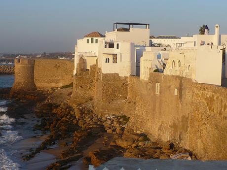 Pozůstatky portugalských hradeb ve městě Asilah