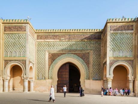 Krásně zachovaná brána Bab el-Mansour v centru Meknésu