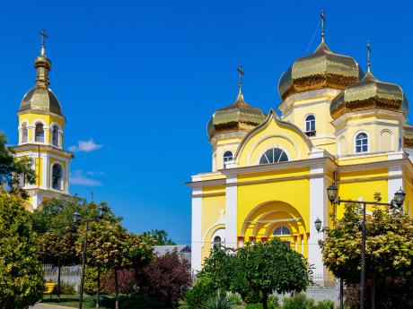 Pravoslavná katedrála sv. Jana Křtitele je dominantou města Comrat 