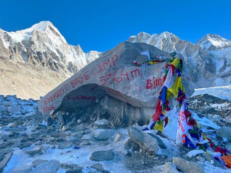 Základní tábor Everestu se rozkládá ve výšce 5 364 m n. m.