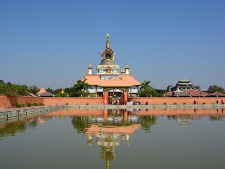 Jeden z mnoha buddhistických klášterů nacházející se v posvátném Lumbini